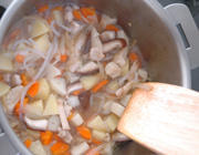 たっぷり根菜の炒り鶏作り方３