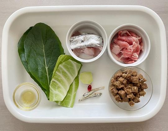 イサキとポークの春キャベツ煮込み作り方１