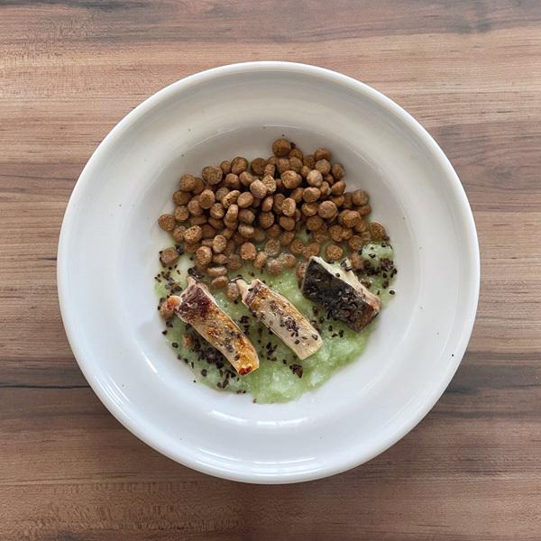 サバとカブスープのトッピング