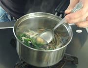 しじみと小松菜の味噌汁作り方３