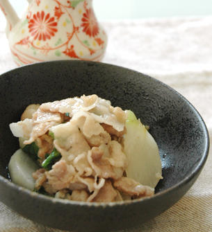 豚バラ肉とカブの煮物