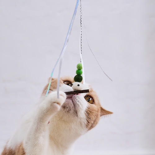 Quilt　付け替えパーツ キラキラタイベックテープとマタタビの木のイモ虫